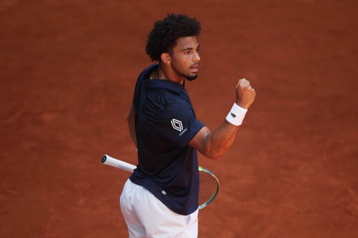 O esporro épico que salvou Arthur Fils de um colapso no Masters 1000 de Madrid