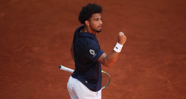 O esporro épico que salvou Arthur Fils de um colapso no Masters 1000 de Madrid