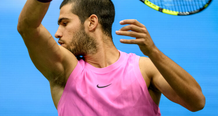 Carlos Alcaraz em quadra durante o US Open