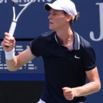 Jannik Sinner em quadra, líder do ranking ATP