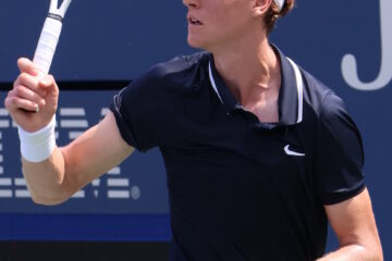 Jannik Sinner em quadra, líder do ranking ATP